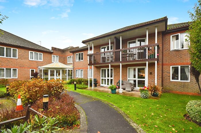 1 Bedroom Flat For Sale In Fernlea Avenue, Ferndown, BH22