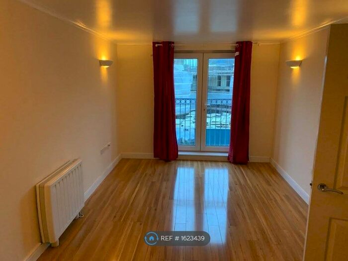 2 Bedroom Flat To Rent In Chapter House, Farnborough, GU14