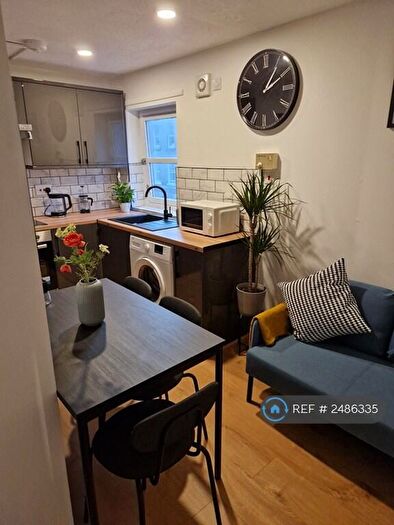 3 Bedroom Flat To Rent In St Leonard's Street, Edinburgh, EH8