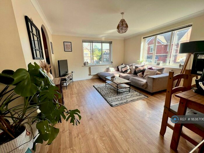 2 Bedroom Flat To Rent In Grange Park, Northampton, NN4