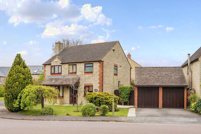 4 Bedroom Detached House To Rent In Garner Close, Carterton, Oxon, OX18