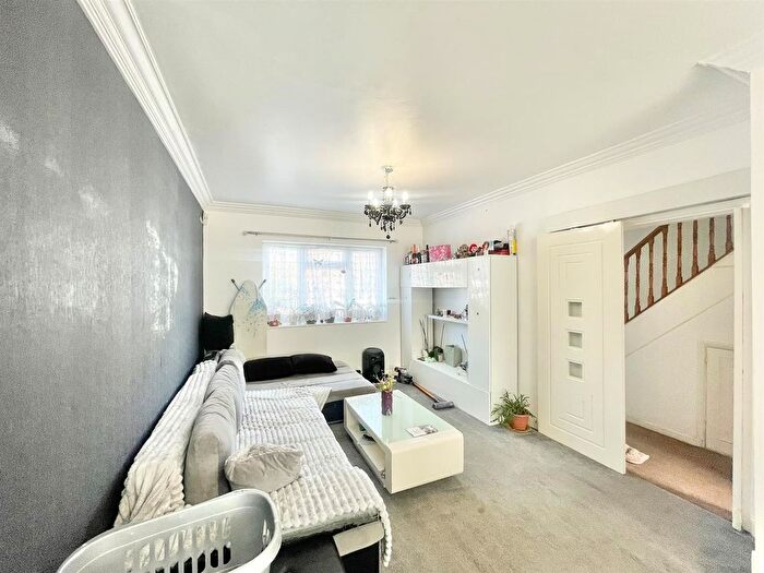 4 Bedroom Detached House To Rent In Hedgemans Road, Dagenham, RM9