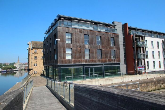1 Bedroom Flat To Rent In Hebble Wharf, Navigation Walk, Wakefield, West Yorkshire, WF1