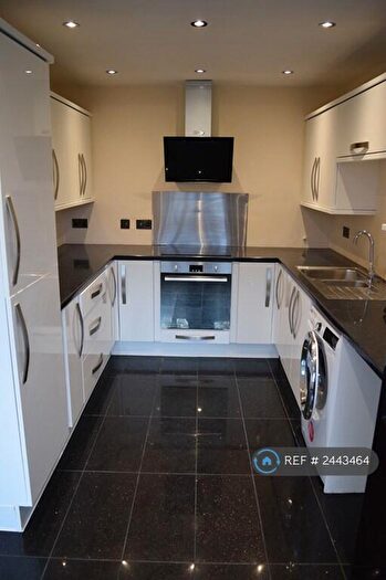 2 Bedroom Flat To Rent In Linden Close, Dunstable, LU5