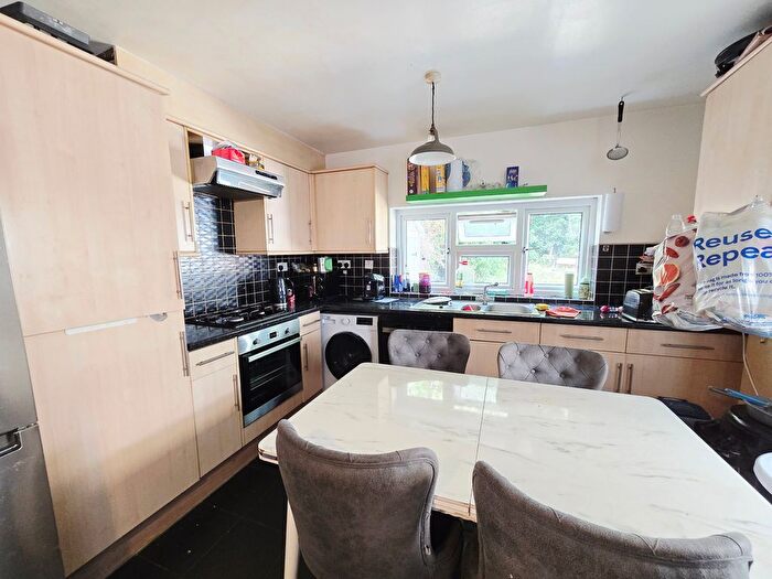 4 Bedroom Flat To Rent In Graham Road, London, E8