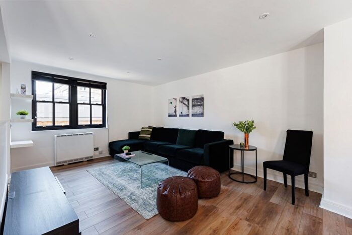 3 Bedroom Flat To Rent In Hobbs Court, Shad Thames, SE1