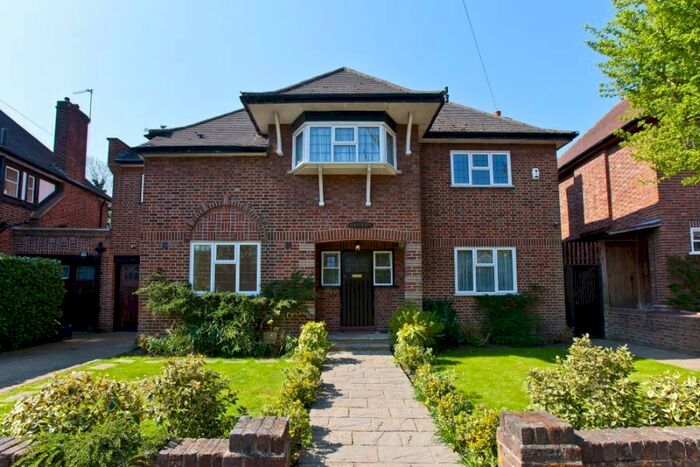 6 Bedroom Property To Rent In Cedars Close, Hendon, NW4