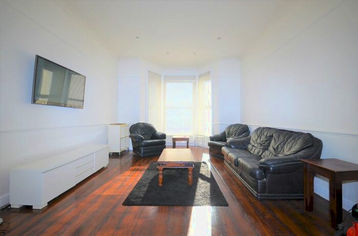2 Bedroom Flat To Rent In Alfred Road, London, W3