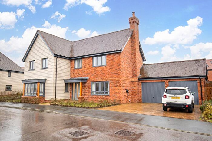 4 Bedroom Detached House For Sale In Oswald Norris Way, Pease Pottage, RH11