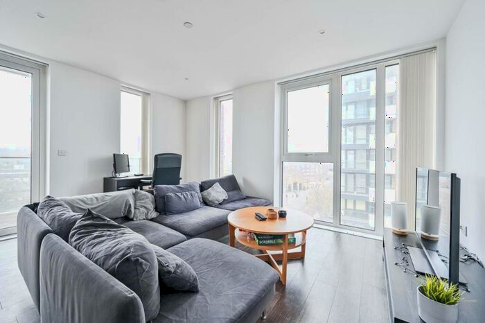 2 Bedroom Flat To Rent In Compton House, Woolwich, London, SE18