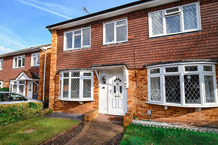 3 Bedroom End Of Terrace House To Rent In Quebec Gardens, Blackwater, Camberley, GU17