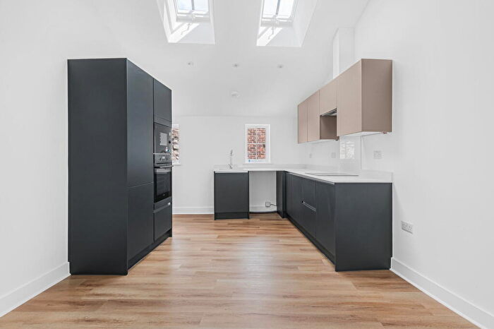 1 Bedroom Flat To Rent In Church Street, Reigate, RH2