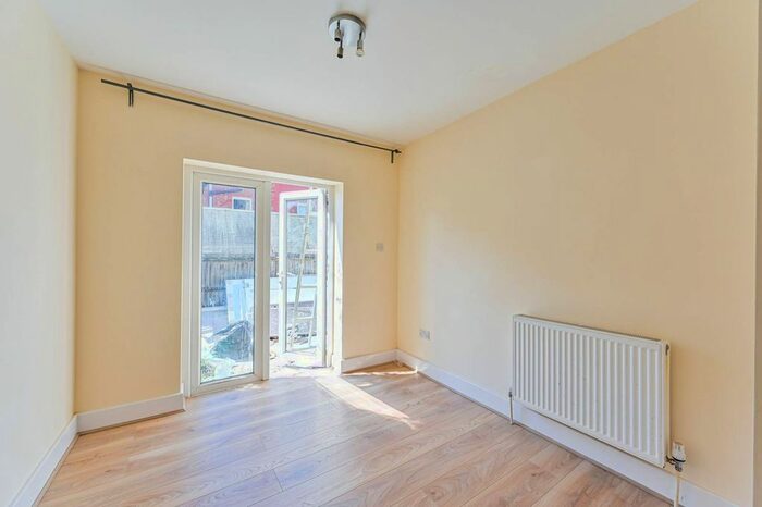 5 Bedroom Property To Rent In Gassiot Road, Tooting, London, SW17