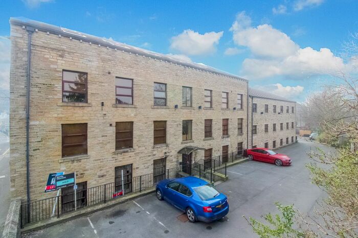 1 Bedroom Flat To Rent In New Hey Road, Marsh, Huddersfield, HD3