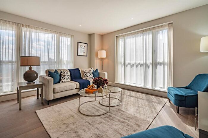 2 Bedroom Apartment To Rent In Westferry Circus, Canary Wharf, E14