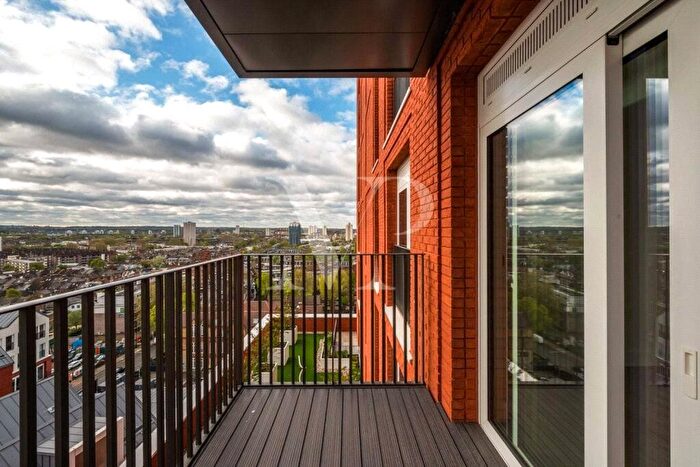 1 Bedroom Flat To Rent In A Exchange Gardens, London, SW8