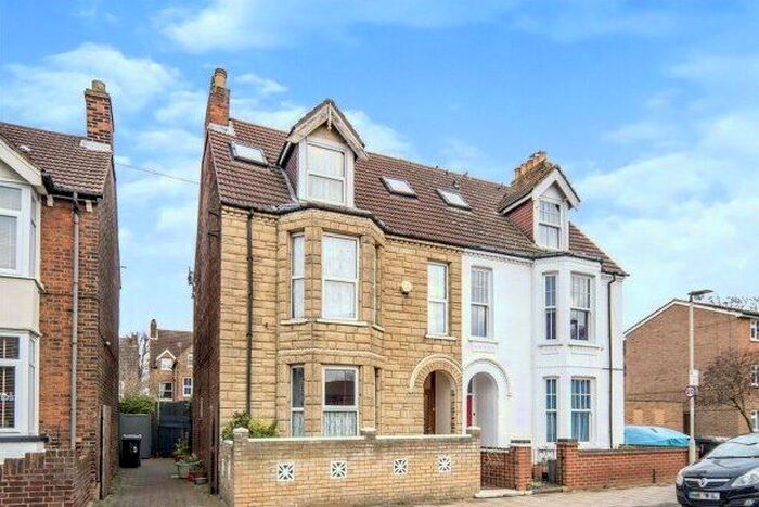 5 Bedroom End Of Terrace House To Rent In Spenser Road, Bedford, MK40