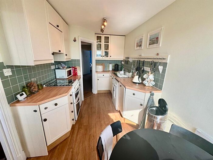 2 Bedroom Flat For Sale In Castle Road, Scarborough, YO11