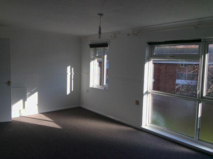 2 Bedroom Flat To Rent In Rifford Road, Exeter, EX2