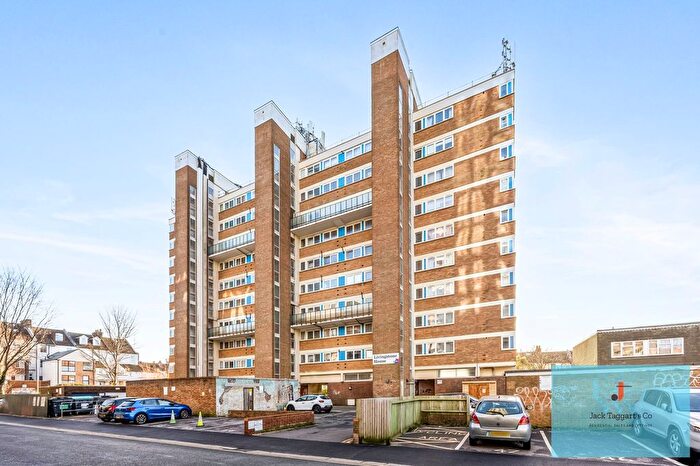 2 Bedroom Flat For Sale In Clarendon Road, Hove, BN3