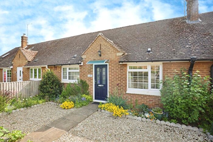 2 Bedroom Bungalow For Sale In Queens Crescent, Drayton, Banbury, Oxfordshire, OX15