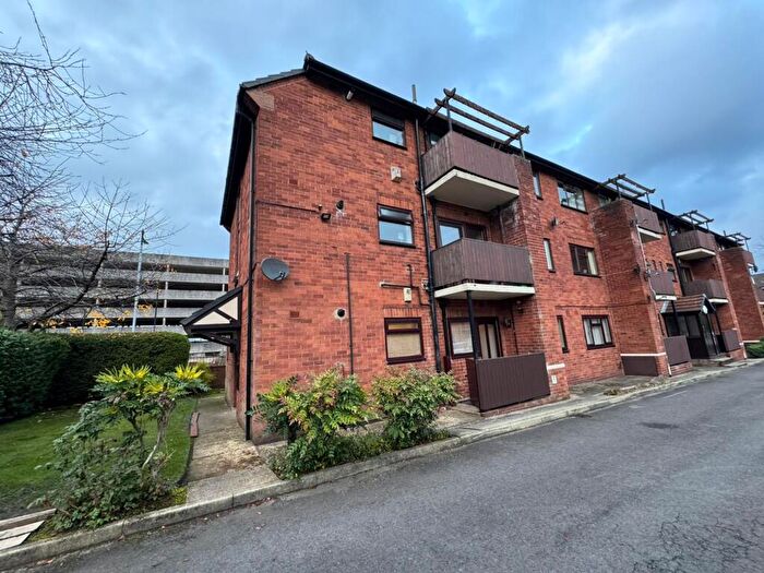 2 Bedroom Flat To Rent In Northumberland Crescent, Manchester, M16