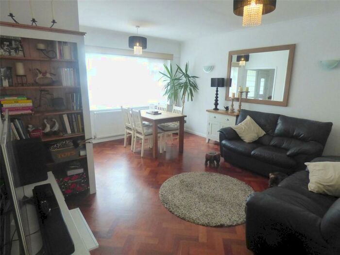 3 Bedroom Bungalow To Rent In Downhurst Avenue, London, NW7