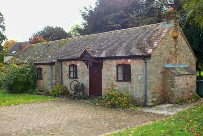 2 Bedroom Property To Rent In Boat Lane, Worcester WR6