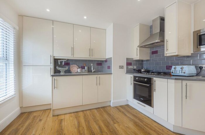 2 Bedroom Flat To Rent In Ivanhoe Road, London, SE5