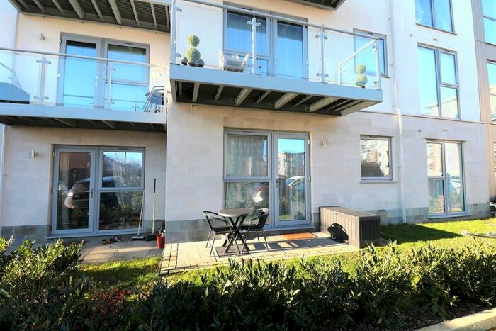 2 Bedroom Flat To Rent In Meadow House, Kingston Close, Maidenhead, Berkshire, SL6