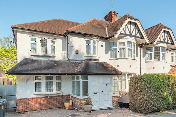 6 Bedroom Semi-Detached House To Rent In Lyndhurst Garden, Finchley, N3