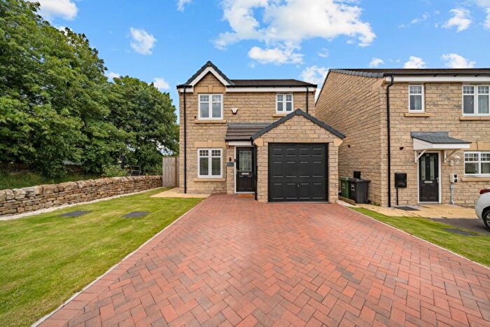 3 Bedroom Detached House For Sale In Burn Road, Birchencliffe, HD2
