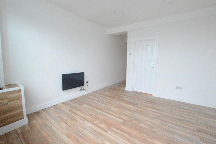 1 Bedroom Flat To Rent In High Street, Iver, SL0