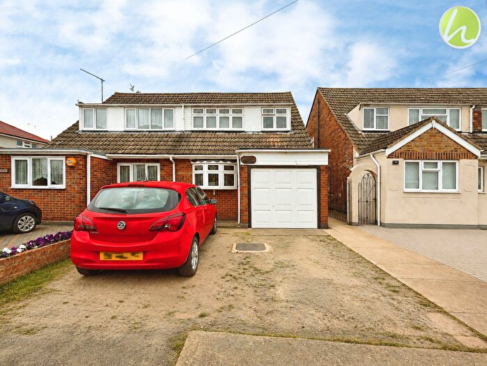 3 Bedroom Semi-Detached House For Sale In Rodings Avenue, Stanford-Le-Hope, SS17
