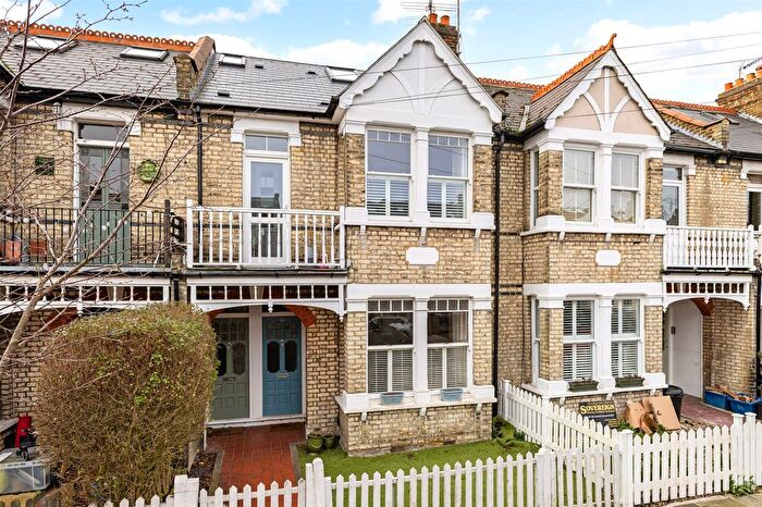2 Bedroom Maisonette For Sale In Winchester Road, Twickenham, TW1
