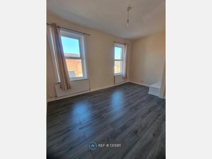 2 Bedroom Flat To Rent In Rudyerd Street, North Shields, NE29