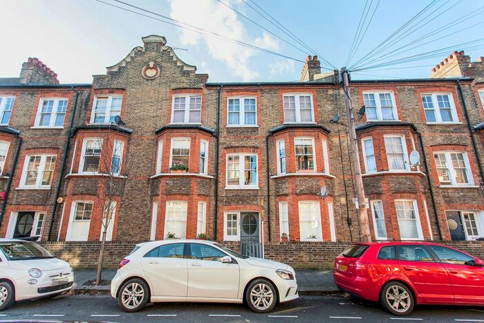 3 Bedroom Flat To Rent In Cato Road, London, SW4
