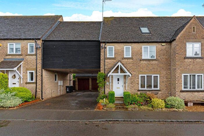 4 Bedroom Semi-Detached House For Sale In Back Lane, Brigstock, Brigstock, NN14