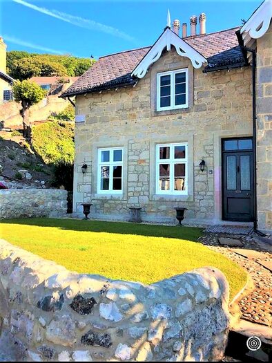 2 Bedroom Flat To Rent In Zig Zag Road, Ventnor, PO38