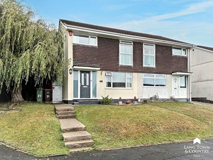 3 Bedroom Semi-detached House For Sale In Holcombe Drive, Goosewell, Plymouth, PL9