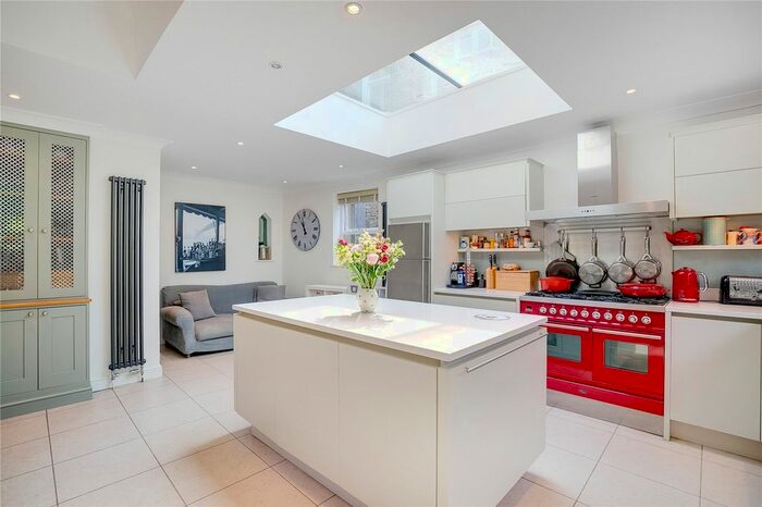 5 Bedroom Semi-Detached House To Rent In Swanage Road, London, SW18
