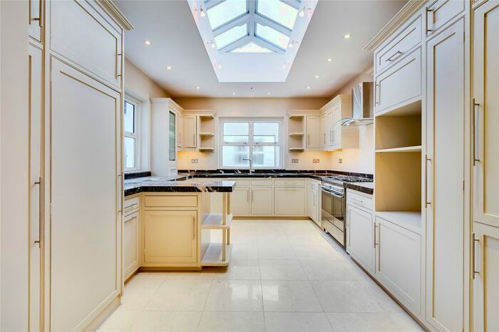 3 Bedroom Flat To Rent In Cambridge Gardens, London, W10