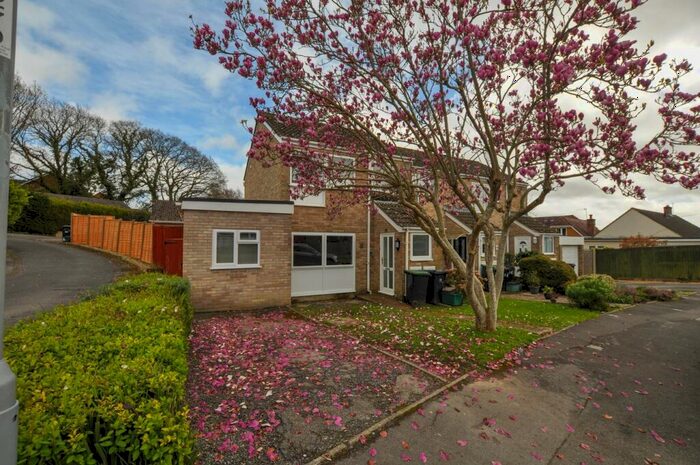 4 Bedroom Semi-Detached House To Rent In Bridle Way, Colehill, Wimborne, BH21