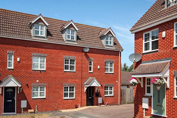 3 Bedroom End Of Terrace House For Sale In , Vicarage Road, Rushden, NN10