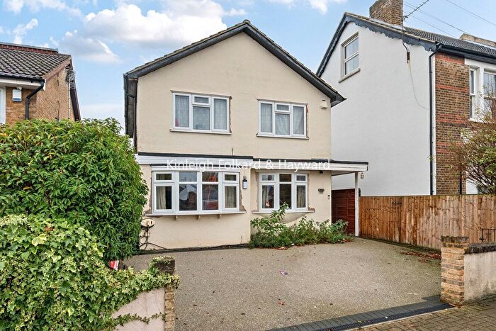 3 Bedroom Detached House For Sale In Bloomfield Road, Bromley, BR2