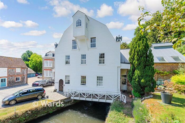 2 Bedroom Duplex For Sale In High Street, Farningham, Dartford, Kent, DA4