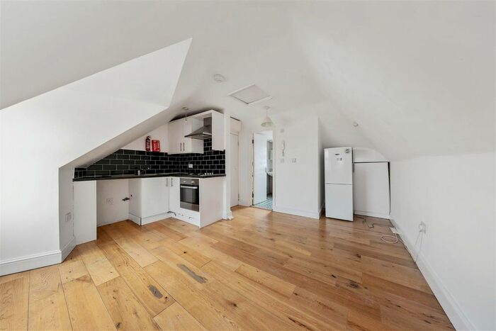 Studio To Rent In Hoe Street, London, E17