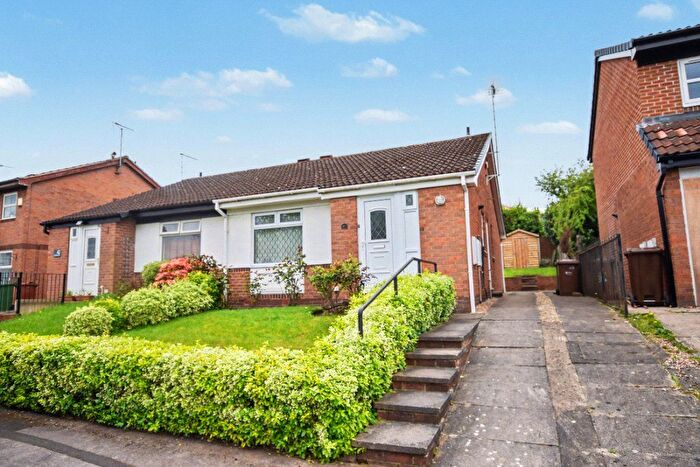 2 Bedroom Bungalow For Sale In Meadow Vale, Outwood, Wakefield, West Yorkshire, WF1