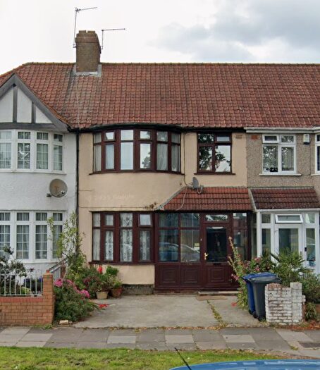 1 Bedroom Flat To Rent In Ground Floor Flat, Whitton Avenue East, Greenford, UB6