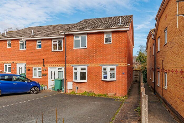 2 Bedroom End Of Terrace House For Sale In Nelson Drive, Cowes, PO31